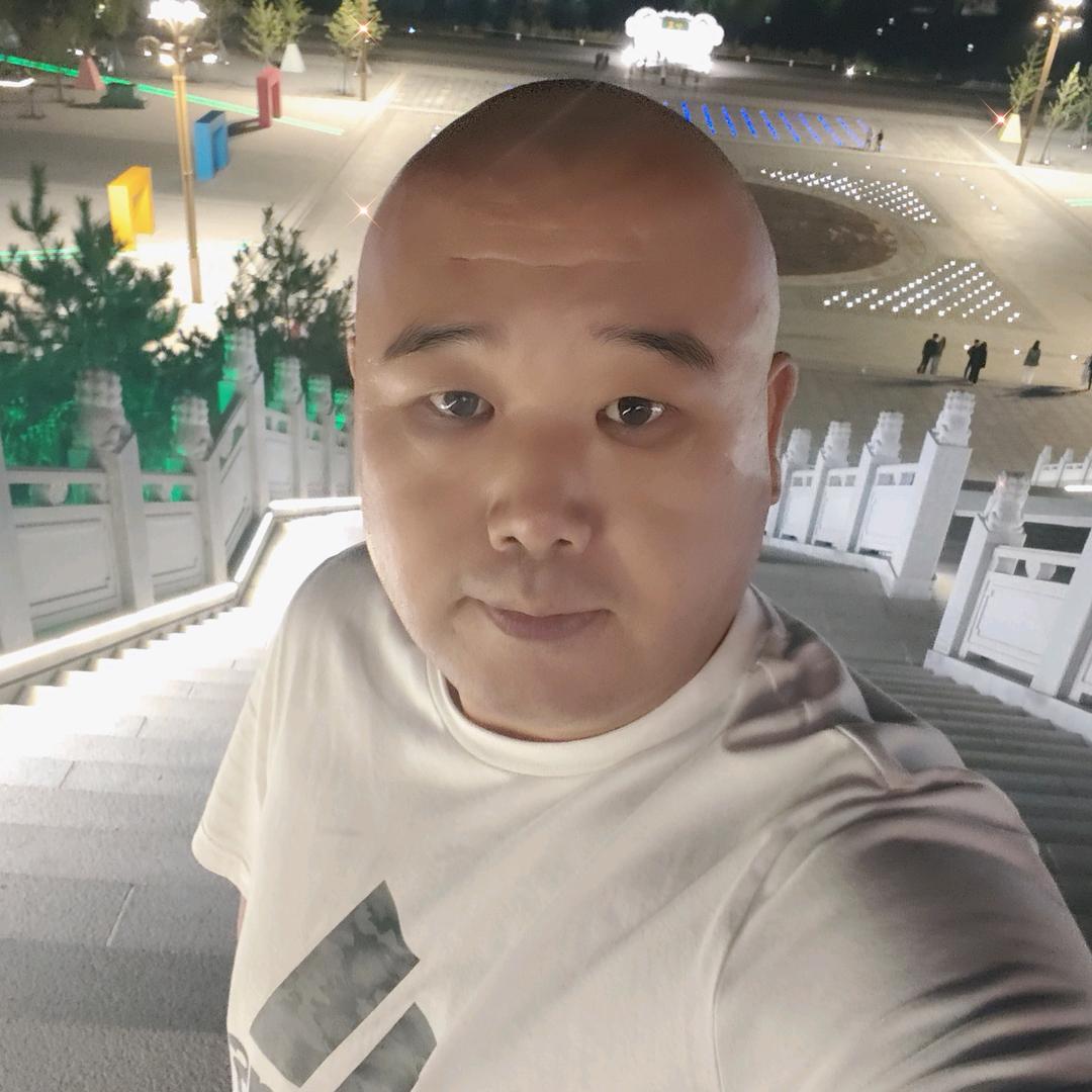 80后光头大叔