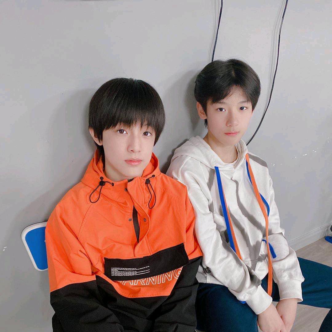 芙宝眨眨眼🍆🎸（一周年有票版）