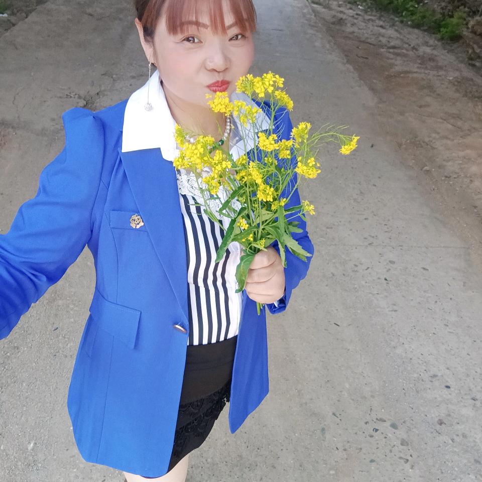 英子开心果，晚上九点五十开播《唱山歌》