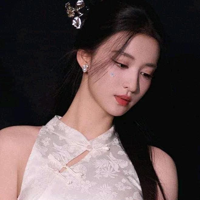 董用碧