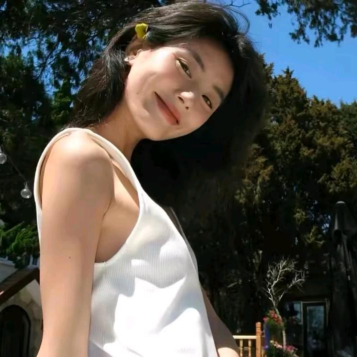 小曹爱吃香菜～
