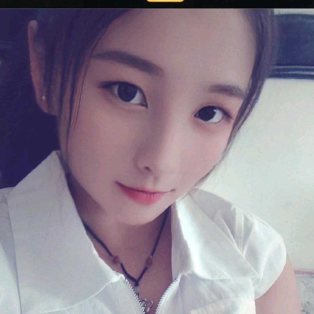 普普通通的农村小姑娘。