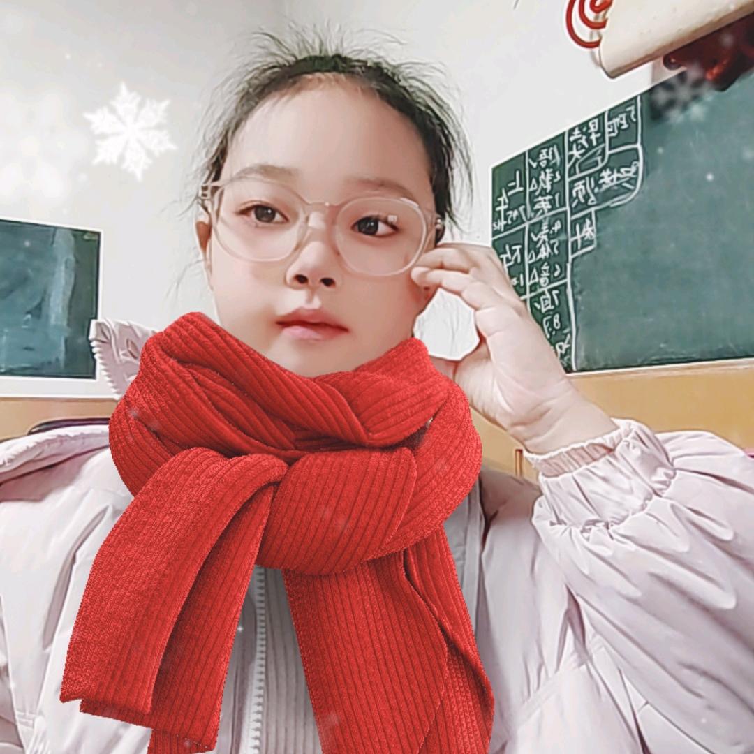 小熊爱吃小饼干。