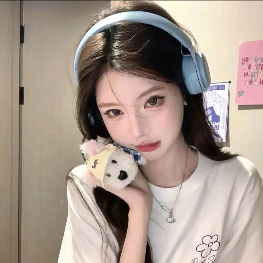 ∧^∧