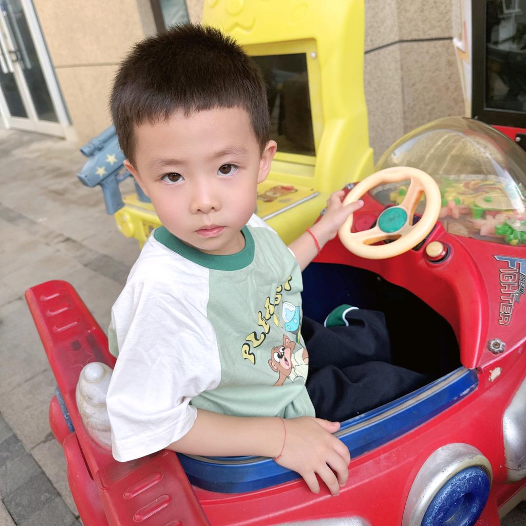昀昀同学