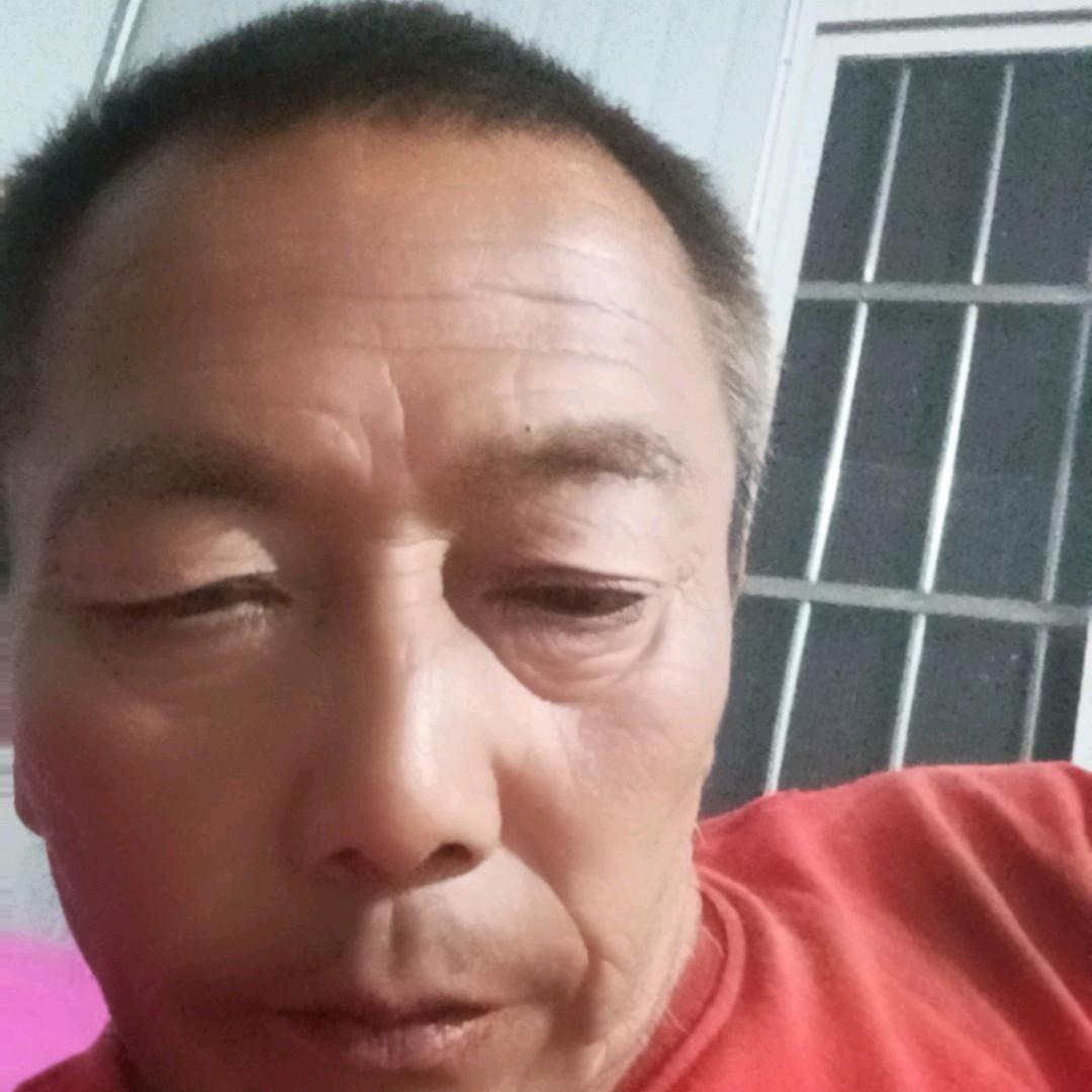 曹坝村，房长来