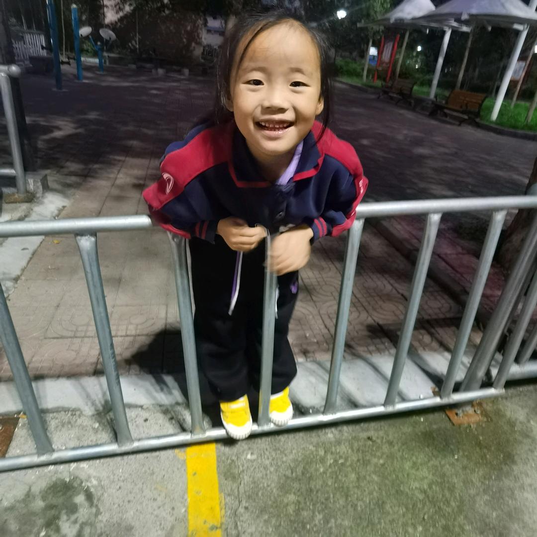 三宝妈咪，一宝贝小棉袄，两个皮夹克，