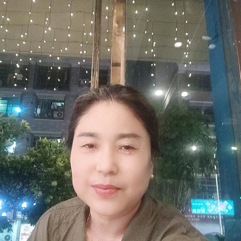 在义乌做烤肉的李大娘