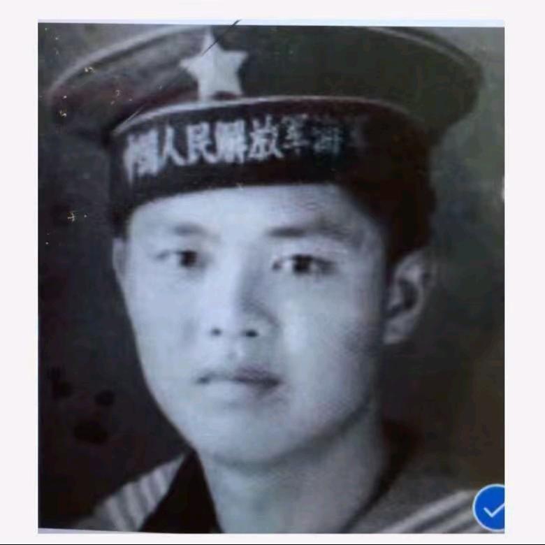 軍人氣質卢耀武（老玩童）