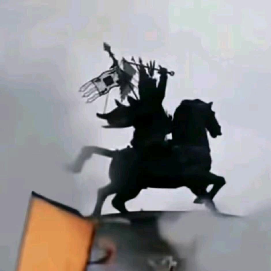 C R ✨
