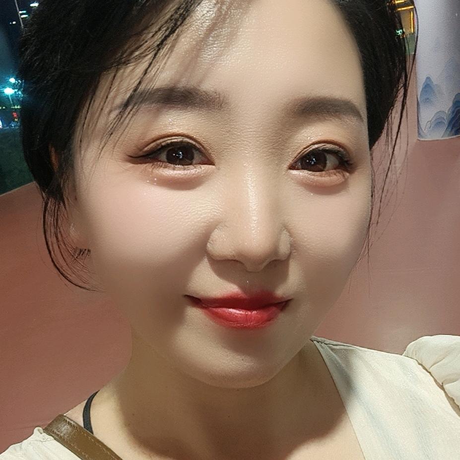 一个无名女青年