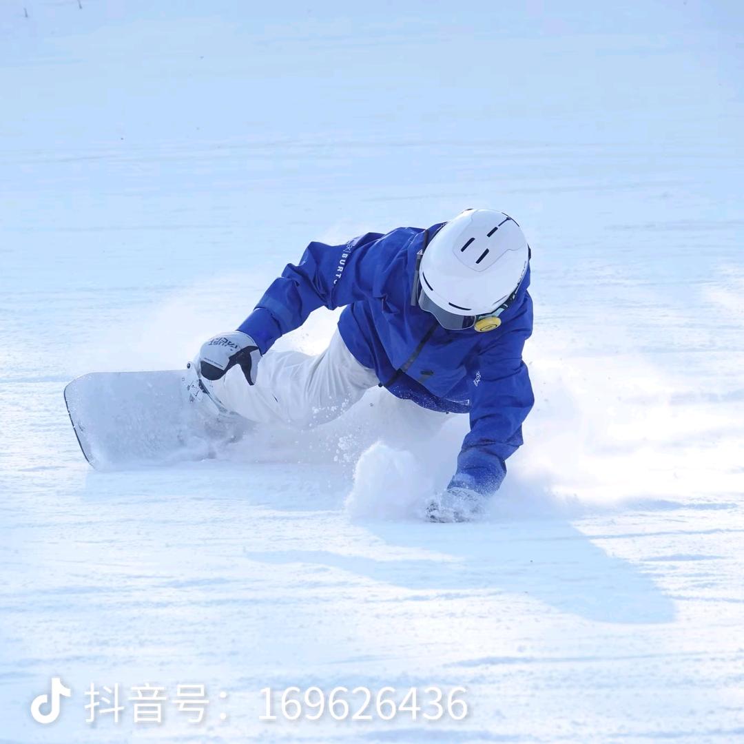 爱滑雪的大轩和轩妈