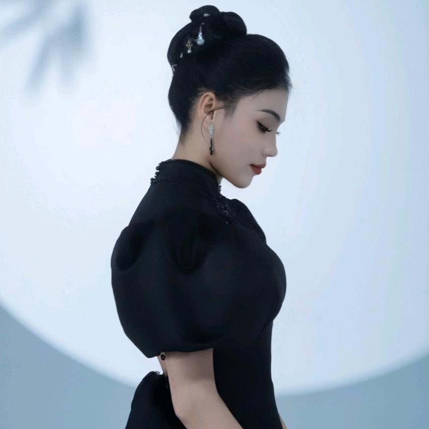 美娜娜