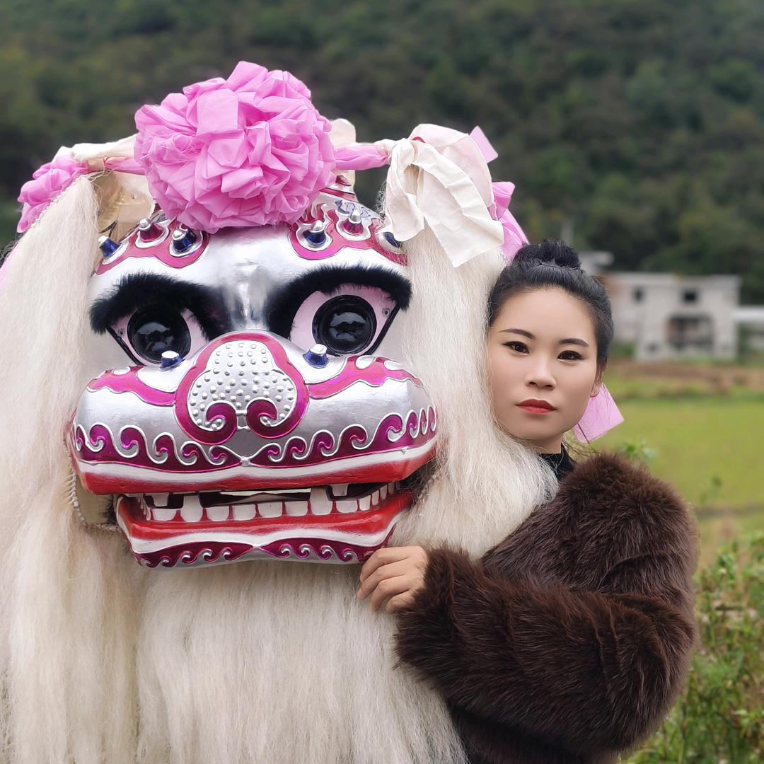 安龙小阿成腊妹小白狮———香香