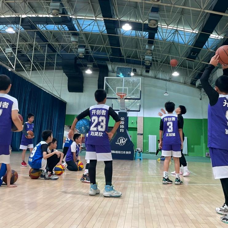 开创者篮球霍教练