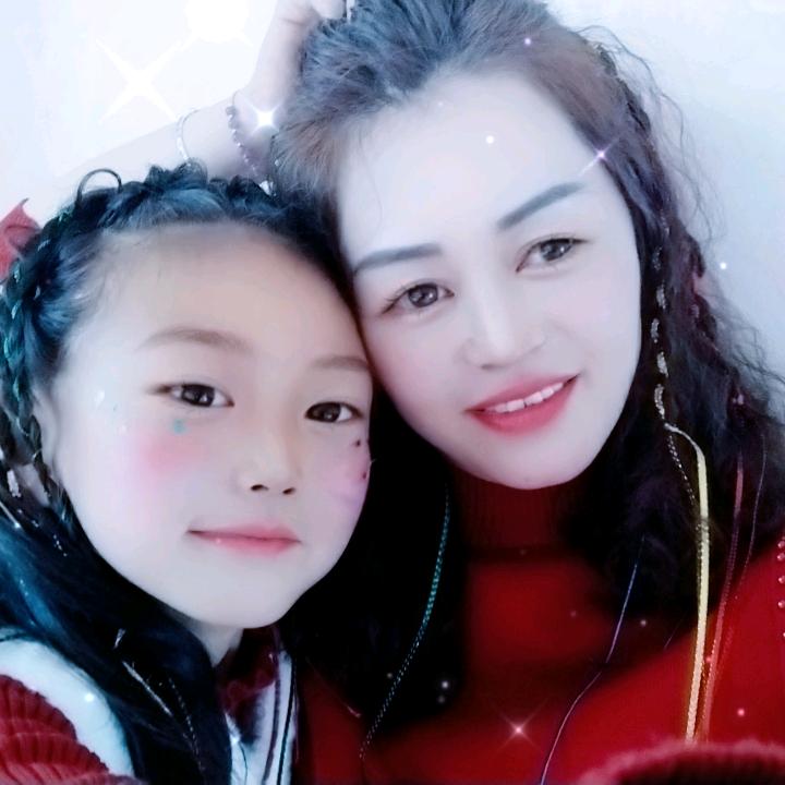戈壁中盛开的铿锵玫瑰