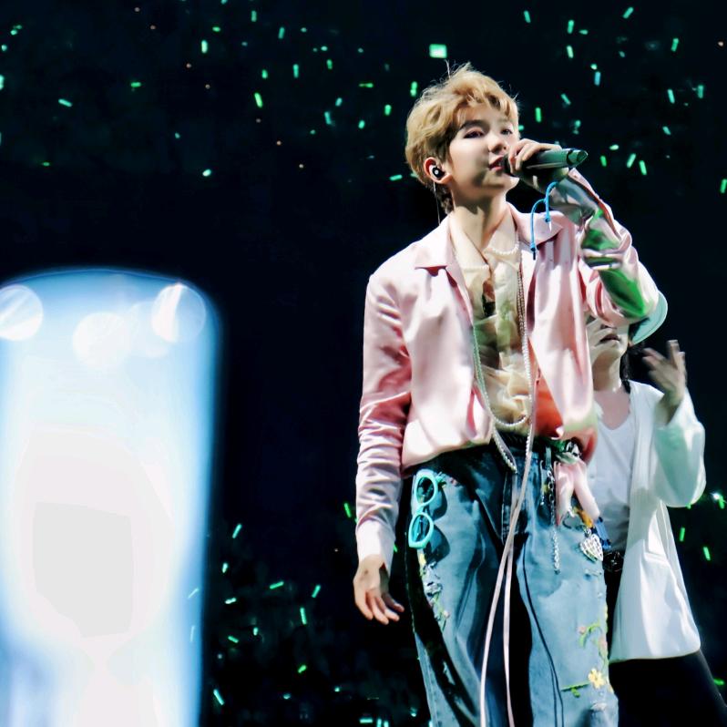 去看源源演唱会啦