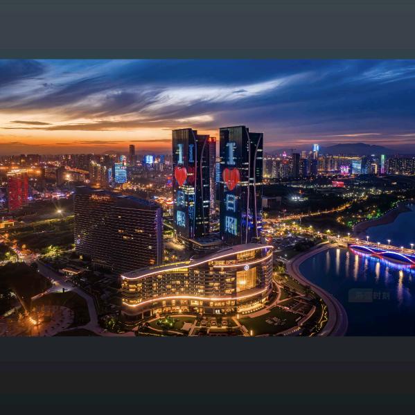 乘着飞船到太空