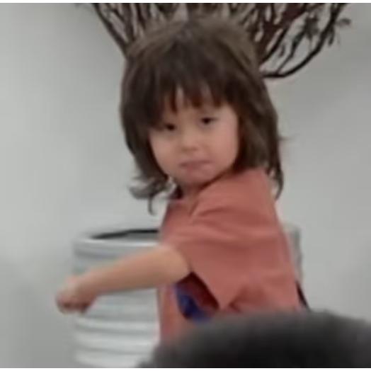 5637