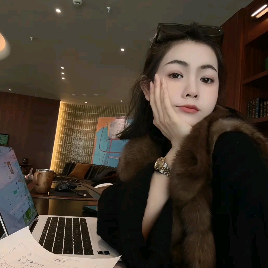 梦梦THE MENG-穿搭分享