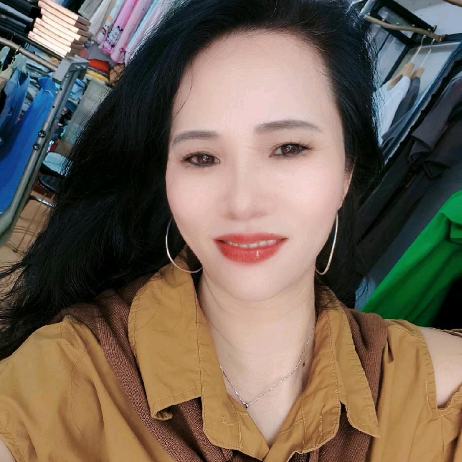 本店经营品牌时尚服装，男女睡衣，内衣系列