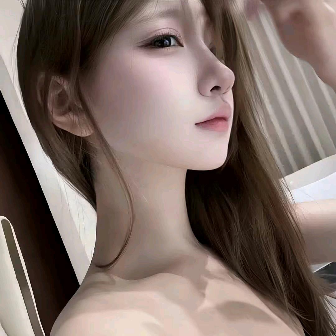 小小逸^