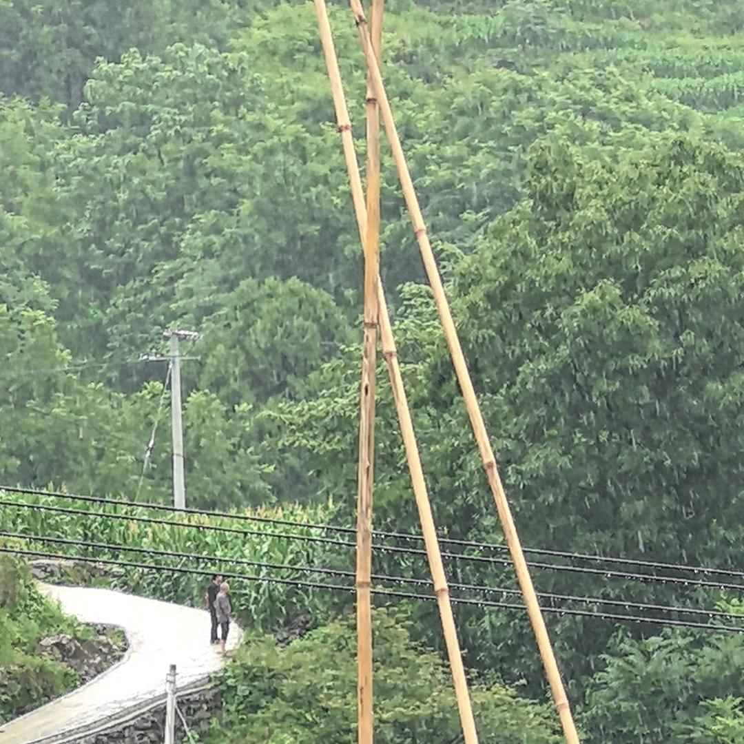 少说话！