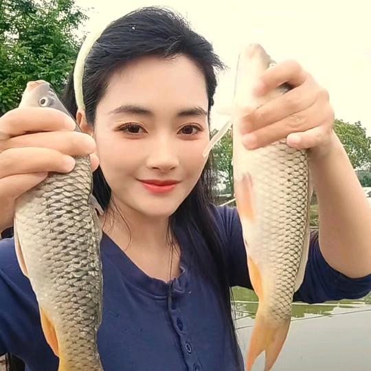 香香爱上钓鱼🎣
