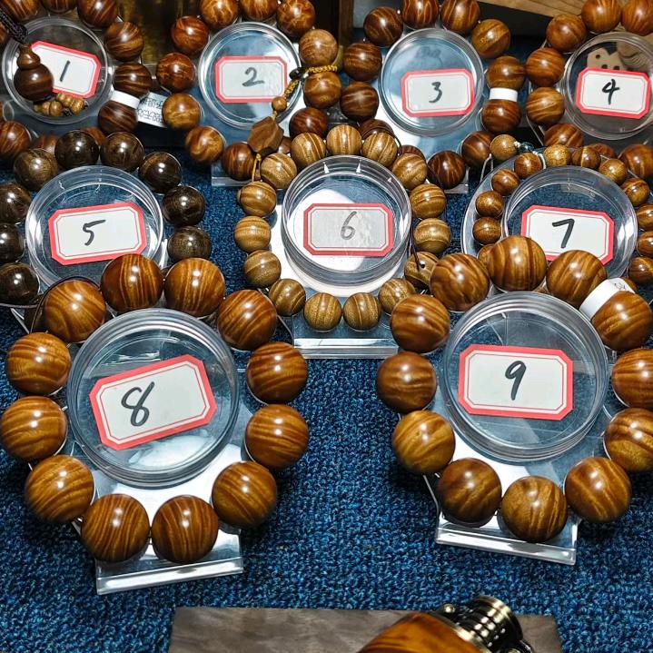 芦山县久零根艺金丝楠2号店