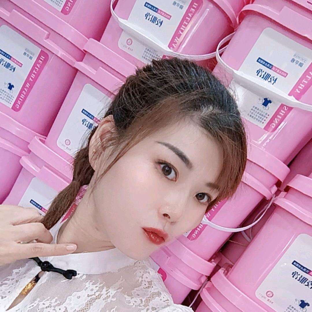 艾美时尚女装<<御翠雅校服净零售加批发>