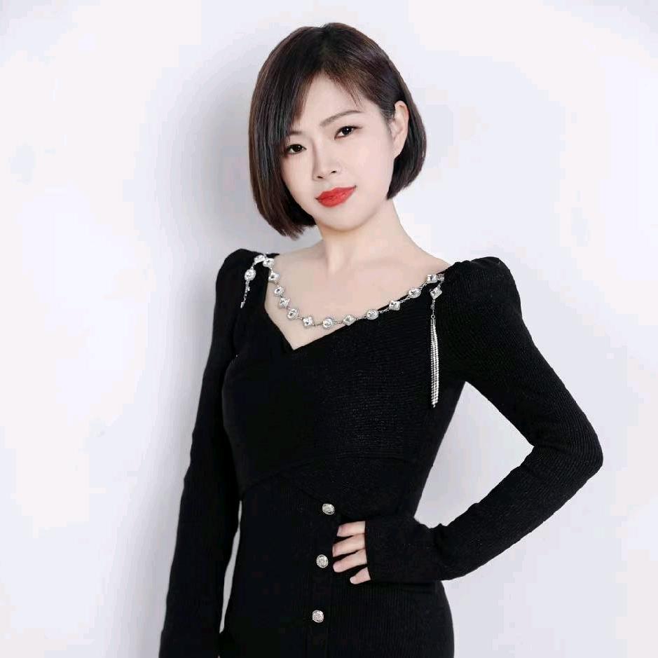 溪云瑜伽  cherry老师