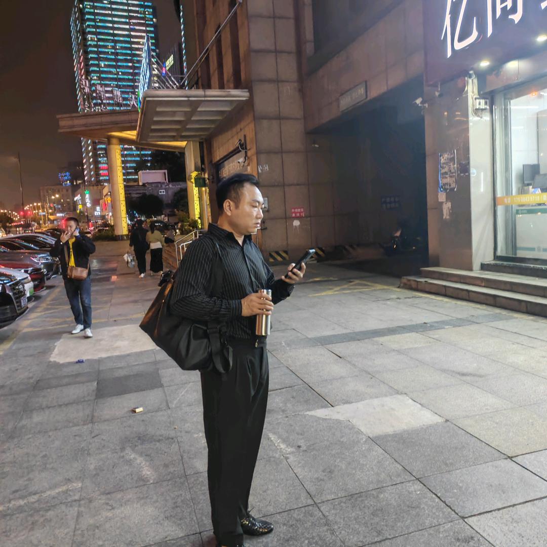 监牢8年回来的男人《小周周》