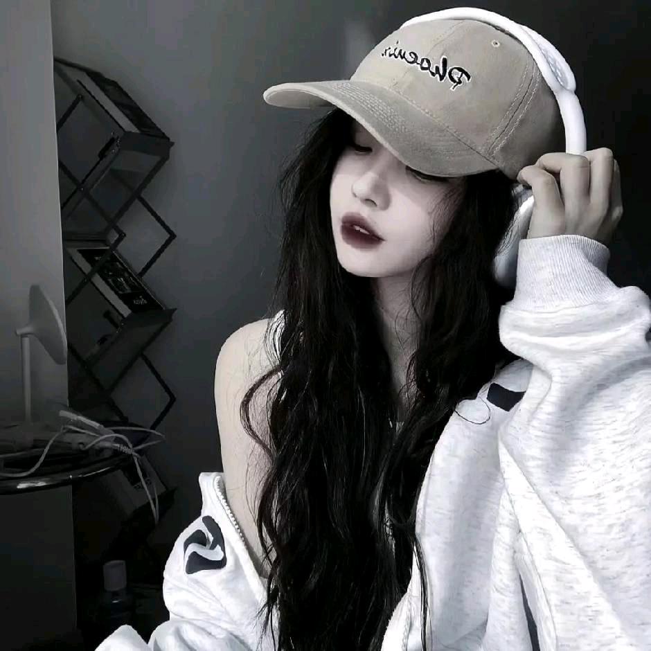 彧