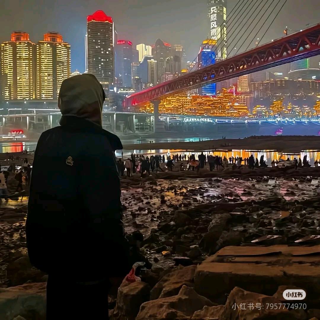 路边一条咸鱼🐟