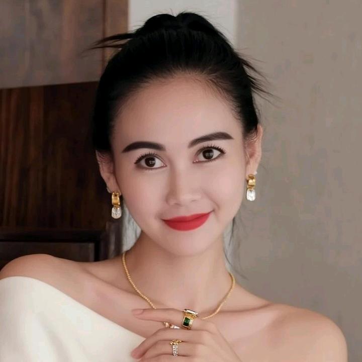 含羞女孩