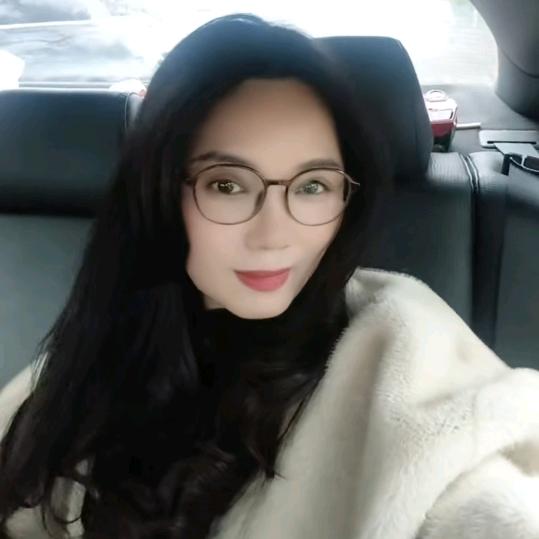 自己紧握遥控器