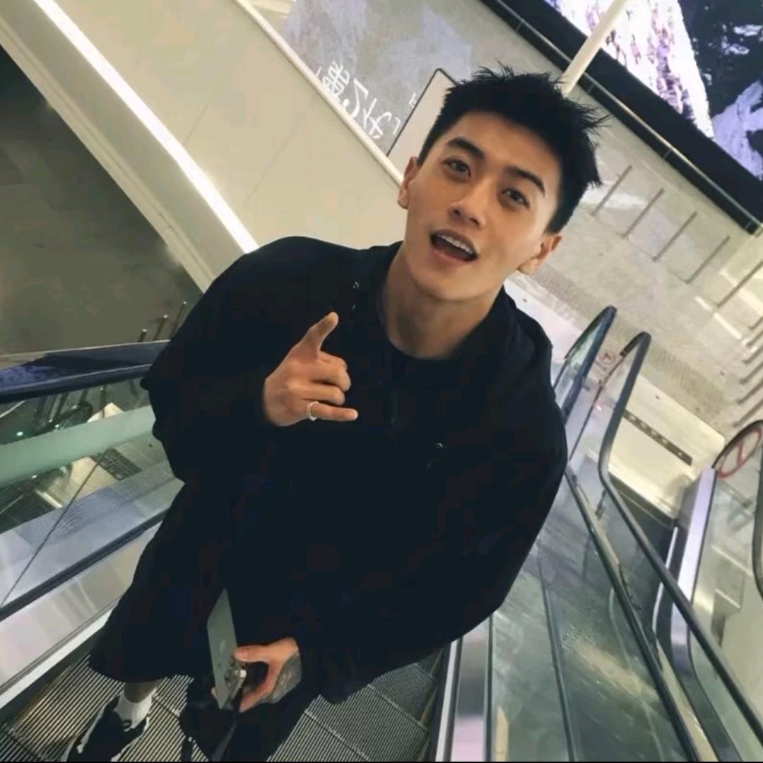 .左、