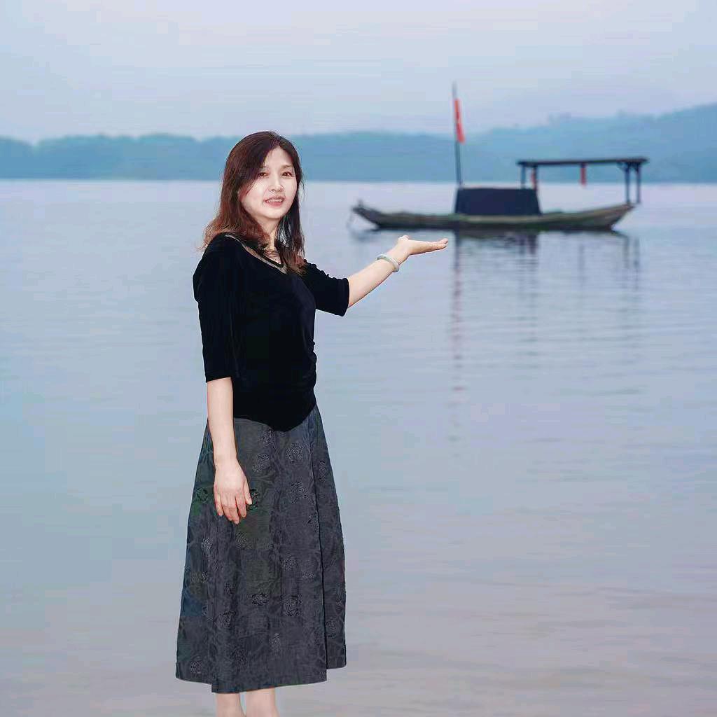 包场河边新豪浦服装穿搭