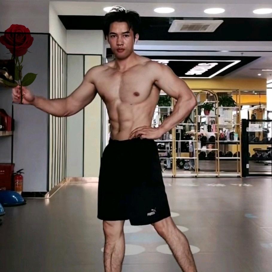 浪漫的腹肌王子