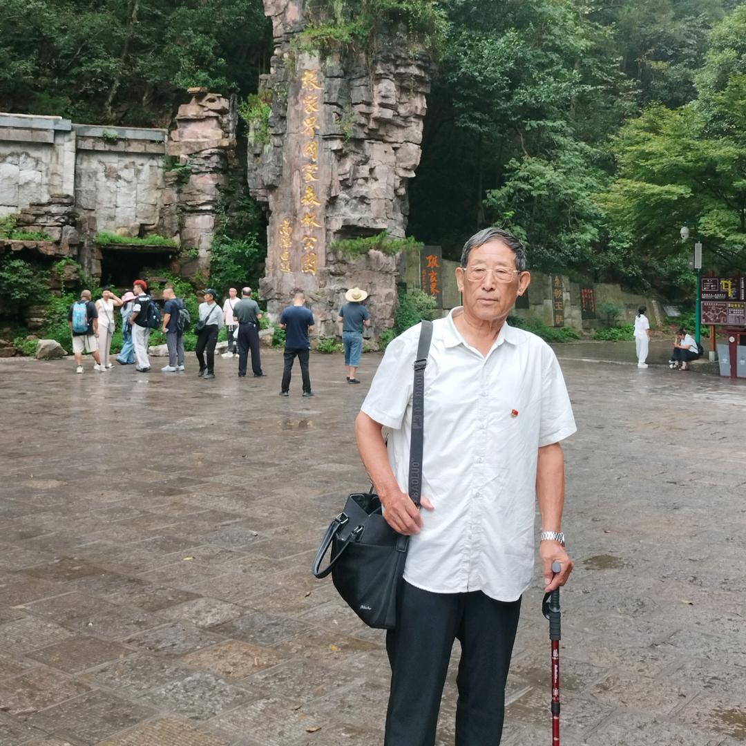 爱唱爱跳的老尹