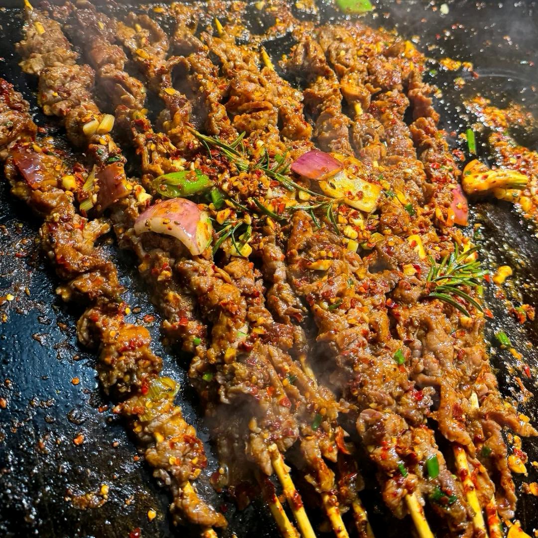 大牛忙小余摆摊日记