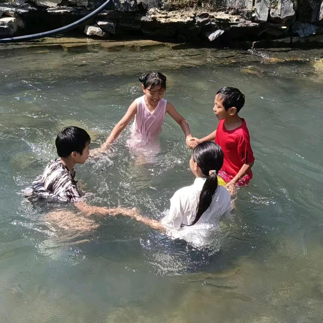 四个孩子的单亲妈妈🌈