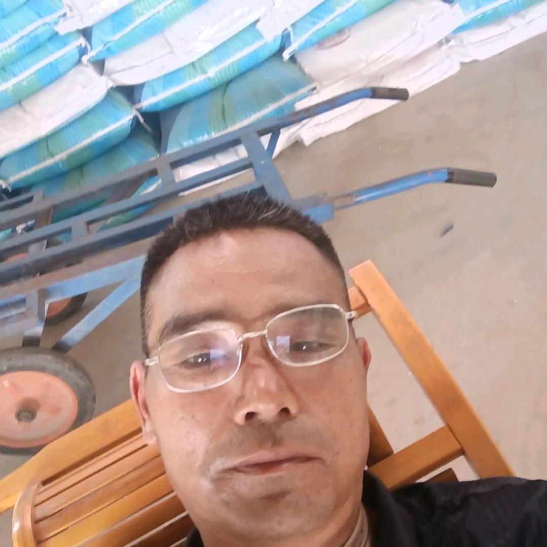 郝向阳，农资门市部