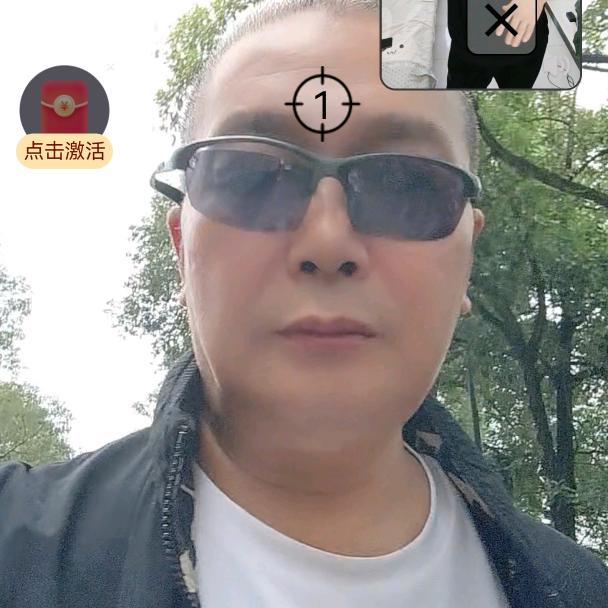 俊哥服饰一17：18开播