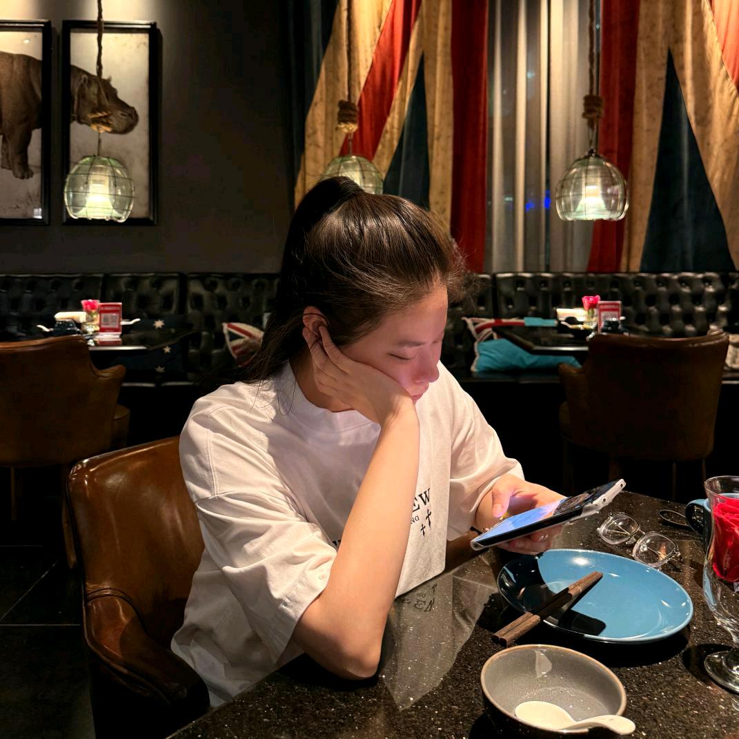 刘刘.
