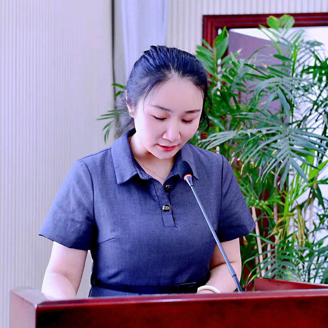 胥小佩