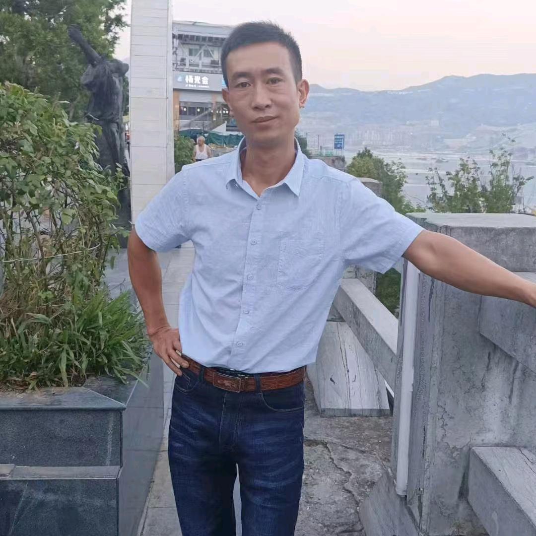 重庆四川体育场地施工队——陈