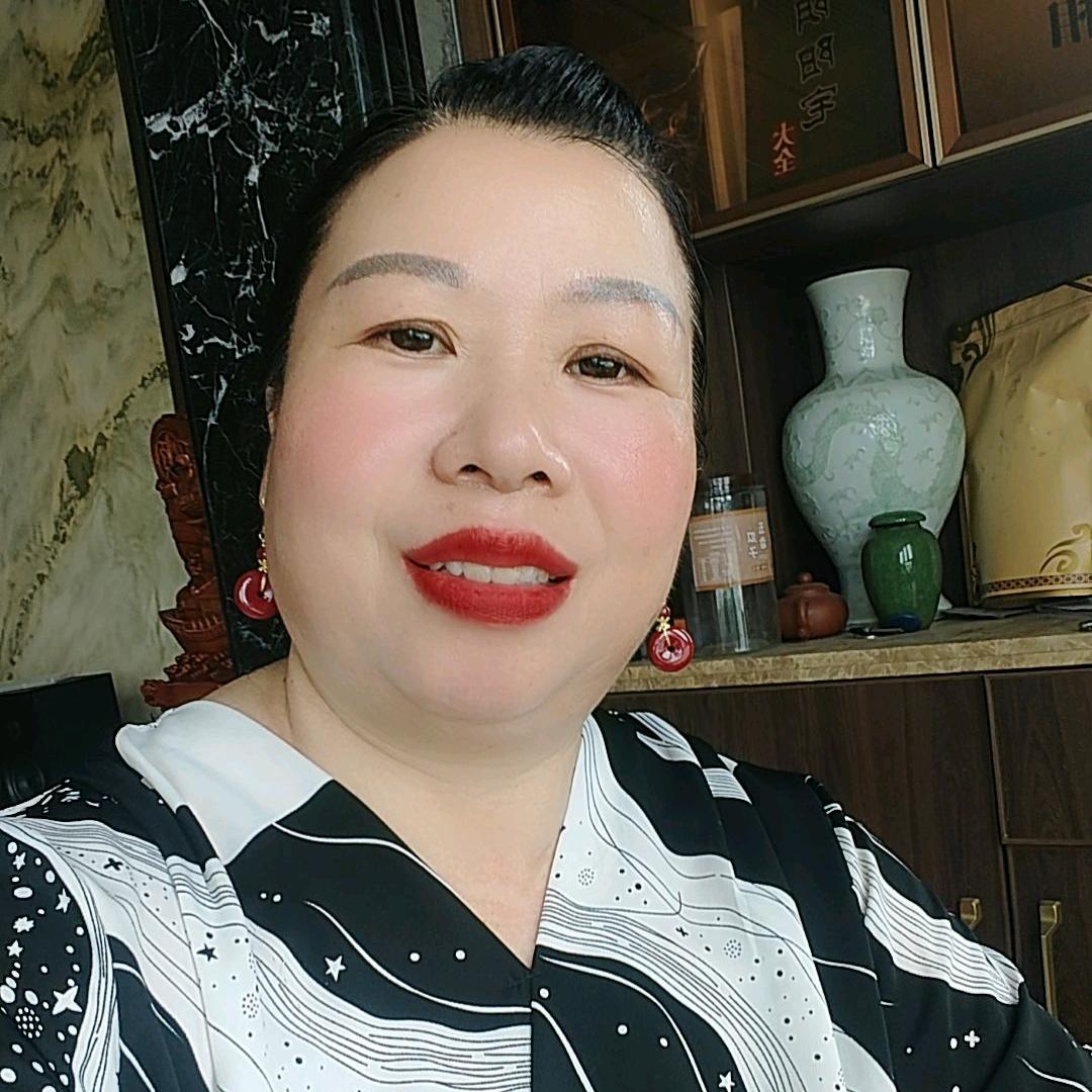 心怀慈悲，誉满乾坤。