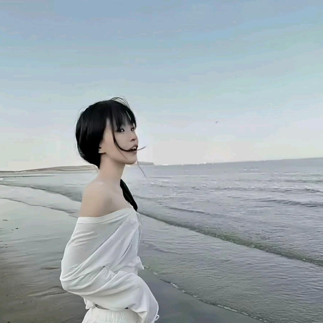 卖萌失败被踹飞.^