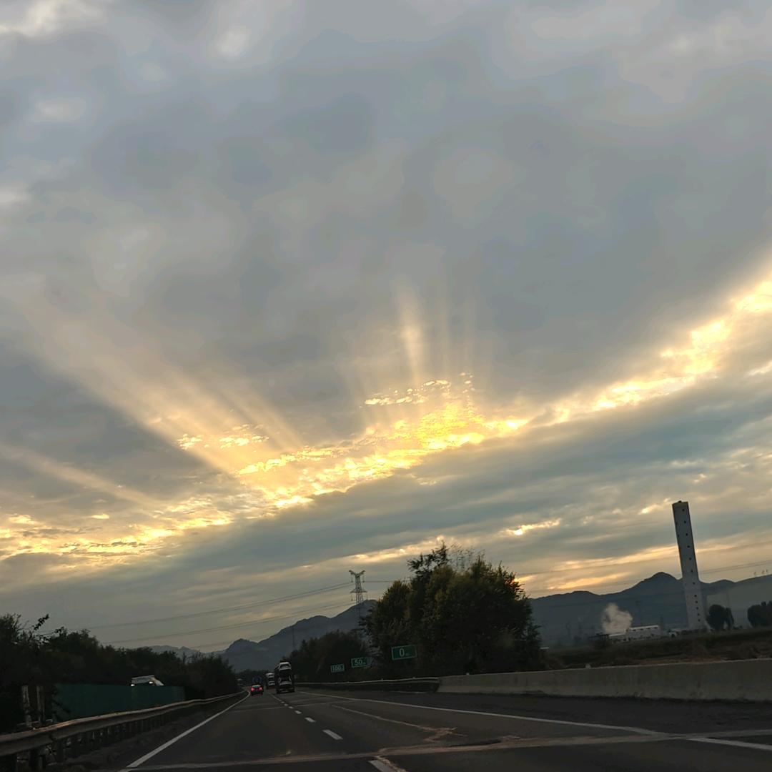阴天下雨吃葡萄